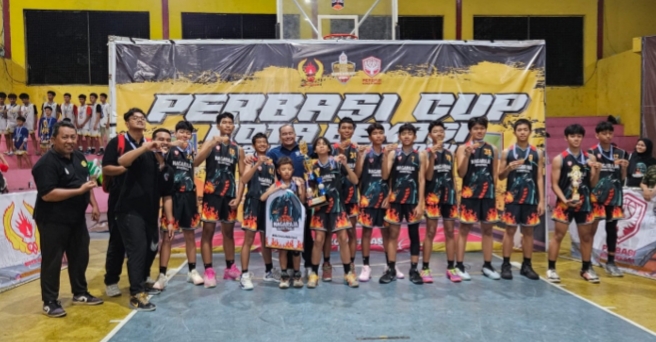 Penyerahan Piala Juara 1 kategori KU14PA Perbasi Cup 2024 Kota Bekasi