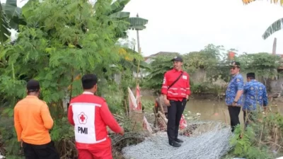 Tanggul Jebol Kali Cikarang mulai diperbaiki