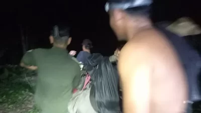 Tim Sanggabuana Wildlife Ranger mengevakuasi jenazah mahasiswa Unisma Bekasi yang tewas di Pegunungan Sanggabuana Karawang