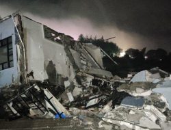 Vila di Kota Batu Roboh, 6 Wisatawan Asal Bekasi Terluka