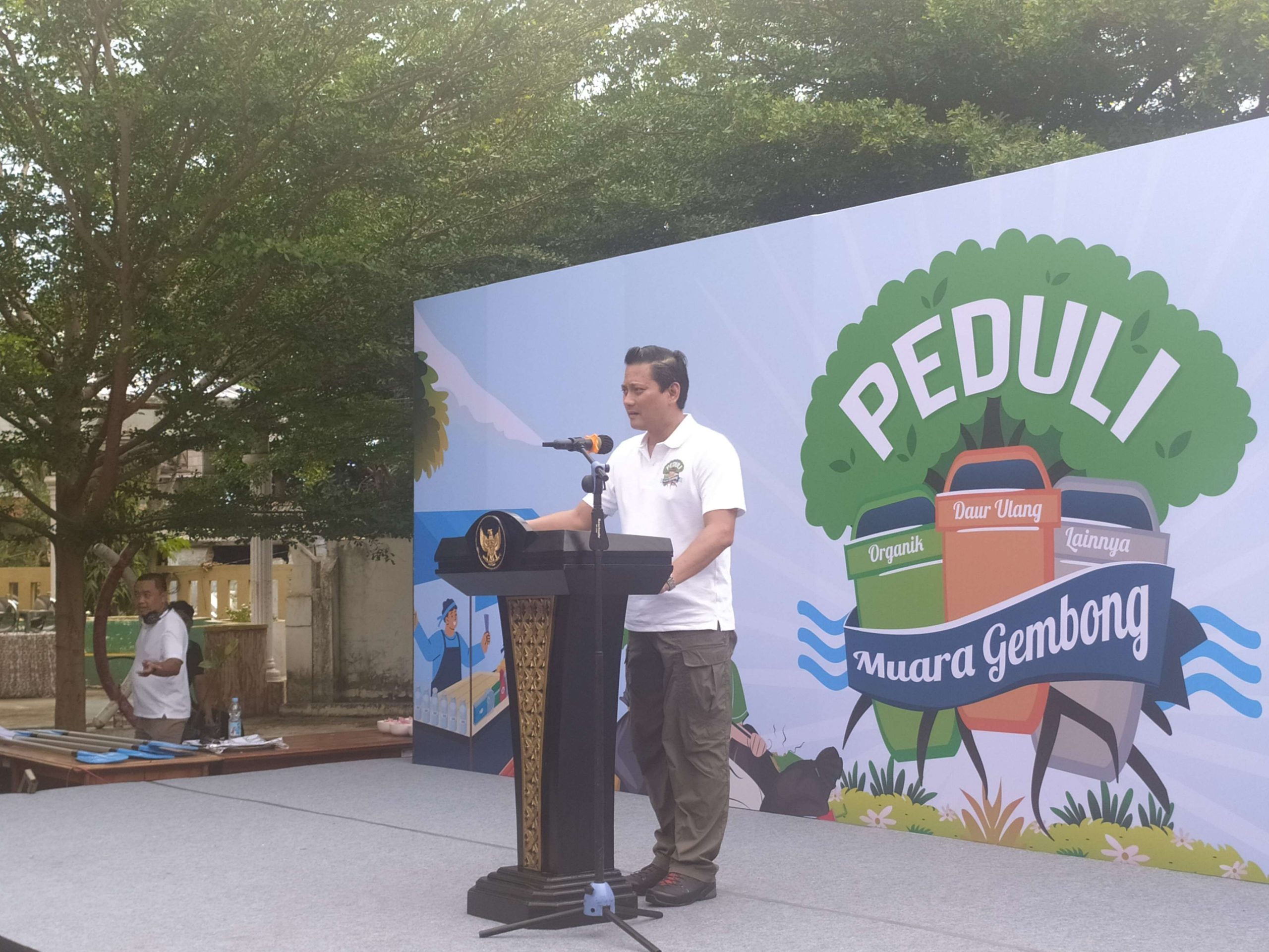 Wakil Menteri Keuangan (Wamenkeu), Thomas Djiwandono di Desa Pantai Mekar, Muara Gembong, pada Minggu (15/12/2024).