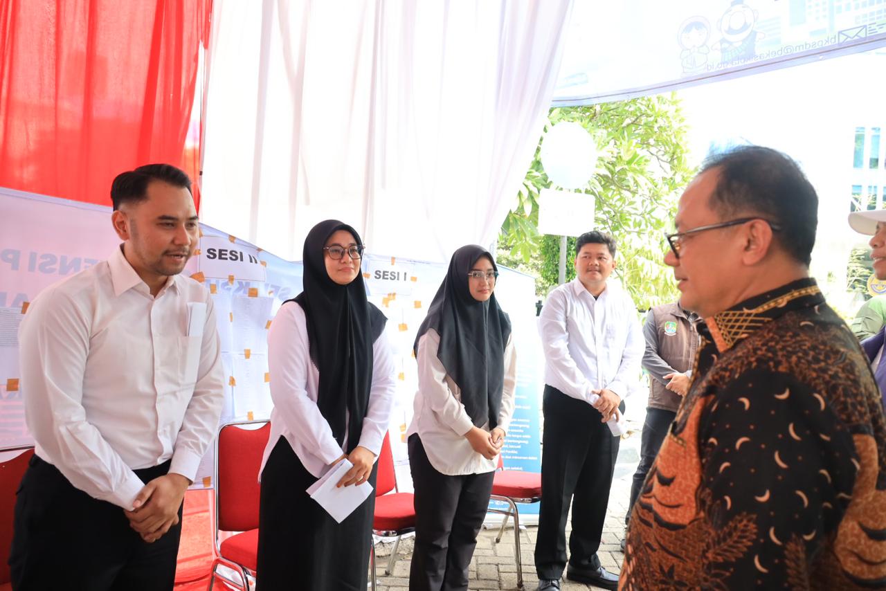 Pada Kamis, 12 Desember 2024, Pj. Wali Kota Bekasi, Gani Muhamad, berkesempatan untuk meninjau langsung pelaksanaan Uji Kompetensi pada sesi 3, yang berlangsung dari pukul 14.00 hingga 16.00 WIB.