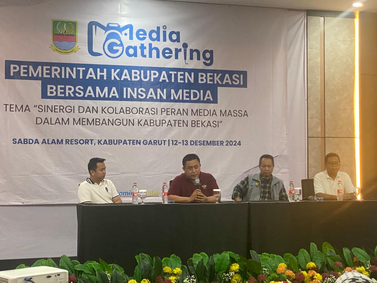 Pj Bupati Bekasi, Dedy Supriyadi, menghadiri acara Media Gathering yang digelar oleh Dinas Komunikasi, Informatika, Statistik, dan Persandian (Diskominfosantik) Kabupaten Bekasi di Sabda Alam Resort, Kabupaten Garut, pada Kamis dan Jumat, 12-13 Desember 2024.