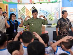 Pj. Wali Kota Bekasi Gani Muhamad Bagikan Susu dan Vitamin Gratis untuk Cegah Stunting