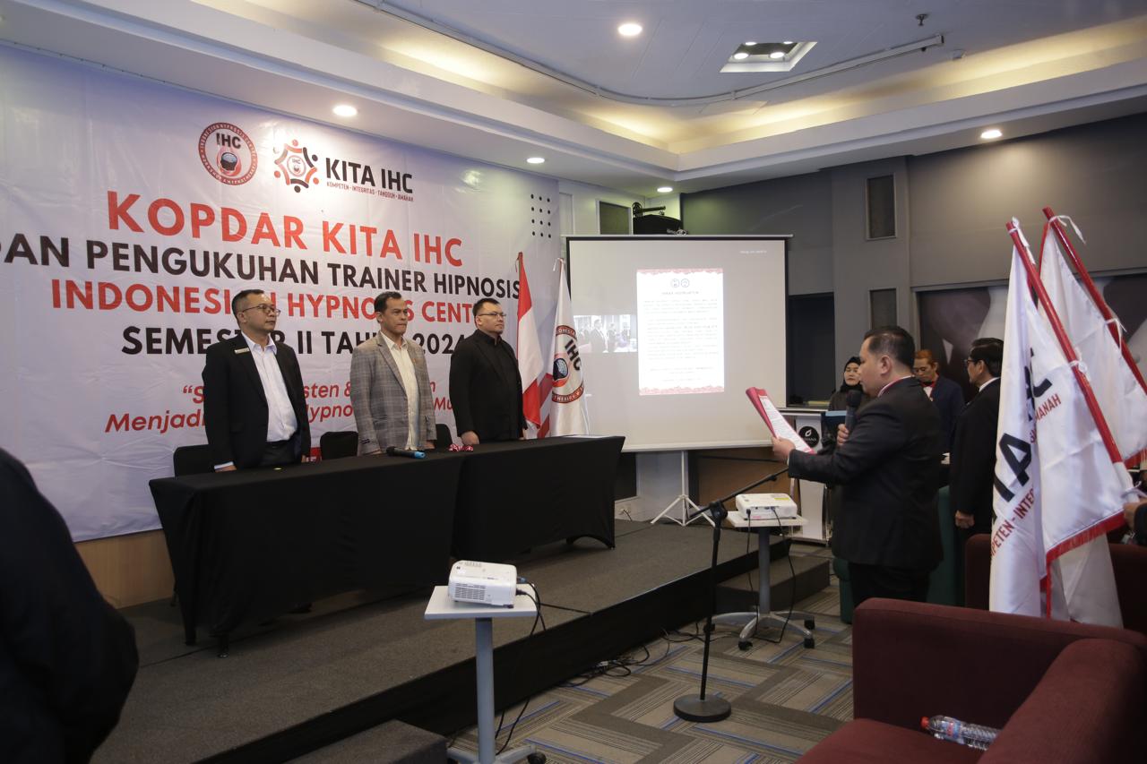 Indonesian Hypnosis Centre (IHC) menggelar acara pengukuhan 51 orang sebagai Trainer Hipnosis setelah menyelesaikan Training of Trainer (TOT).