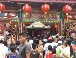 Persiapan Imlek 2025 di Kelenteng Hok Lay Kiong Bekasi: Ribuan Lampion dan Harapan Terang