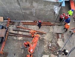 Jasad Korban Reruntuhan Coran Tower di Tambun Utara Dibawa ke RSUD