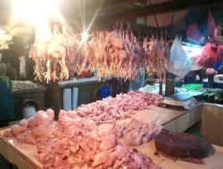 Harga Daging Ayam di Pasar Baru Bekasi Naik