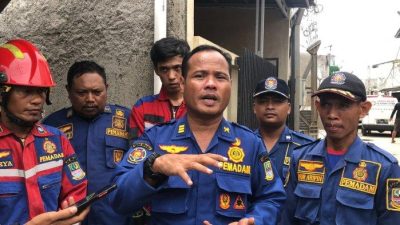 Evakuasi Korban Ambruknya Beton Penyangga Tower di Bekasi Gunakan Crane, Warga Mengungsi