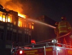 Kebakaran Landa Toko Roti Legendaris Djoko Bakery di Bekasi