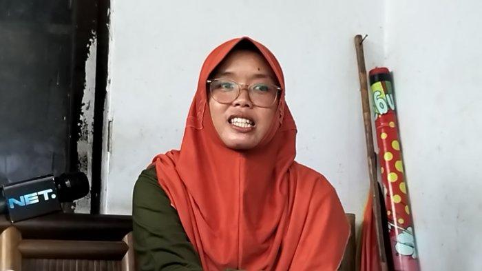 Listiawati Ketua RT 08 RW 05, Desa Karang Satria, Kecamatan Tambun Utara, Kabupaten Bekasi. Listiawati mengaku dapat kompensasi dari pembangunan tower yang belakangan makan korban jiwa.