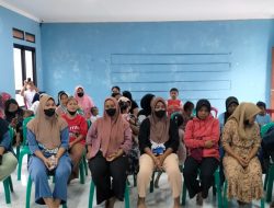 Puluhan Emak-Emak di Bekasi Mengadu ke Kades Soal Pinjaman Bank Emok