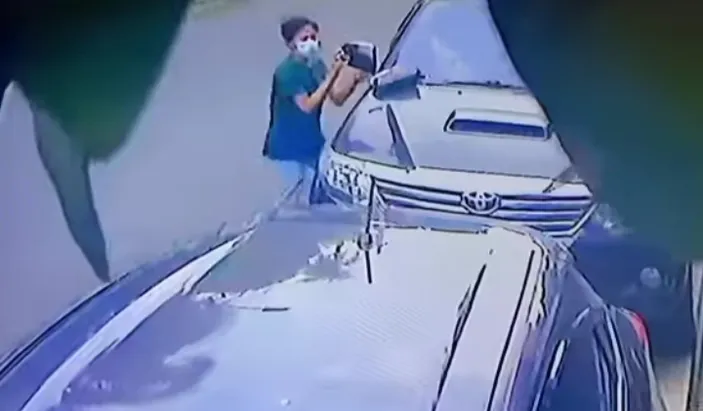 Rekaman CCTV pencurian spion mobil di Babelan