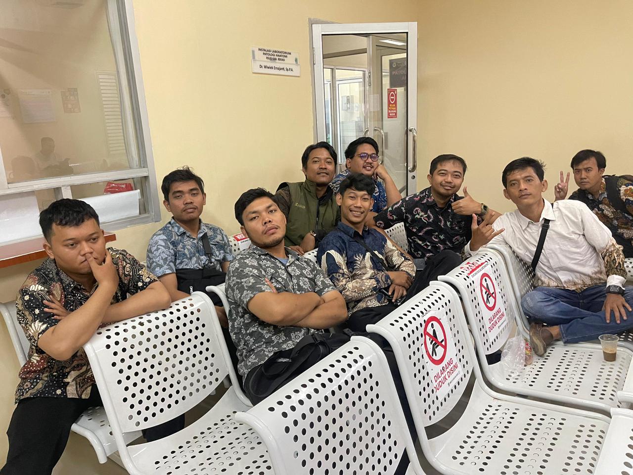 Calon PPPK Kabupaten Bekasi antri melaksanakan MCU di RSUD Kabupaten Bekasi. Foto: Gobekasi.id