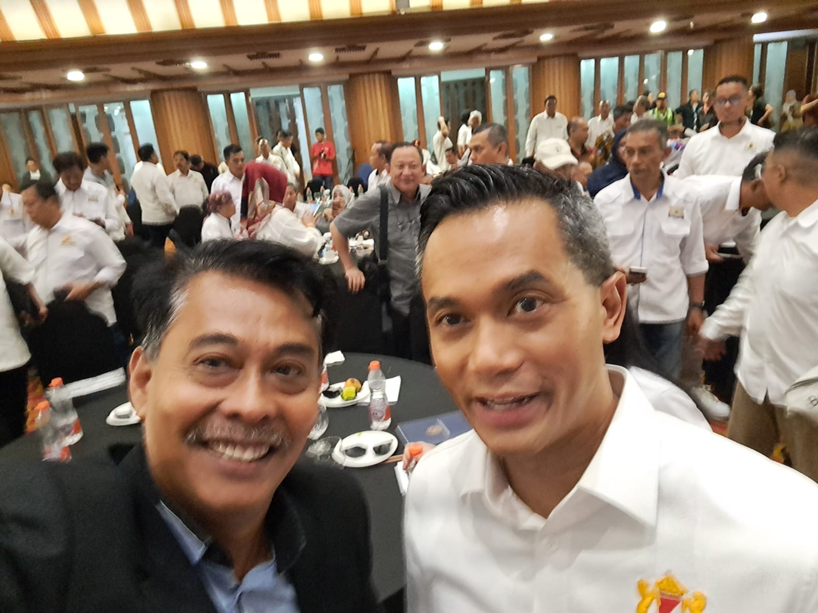 etua Caretaker Kadin Jabar Agung Suryamal Sutisna dan PJ.Ketua Kadin Kota Bekasi Qadar Ruslan Siregar