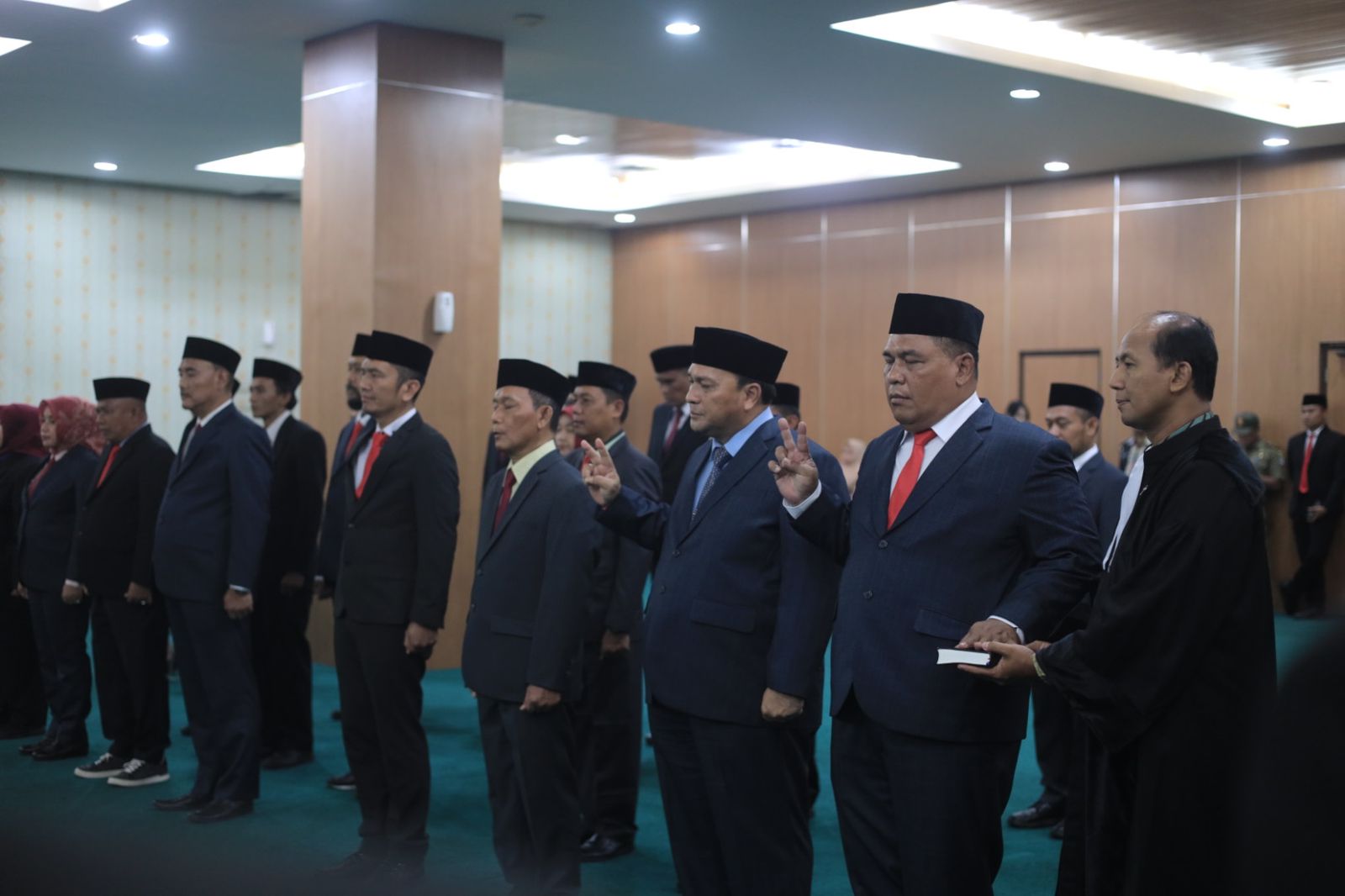 Penjabat (Pj) Wali Kota Bekasi, Gani Muhamad, secara resmi mengukuhkan Pejabat Struktural Eselon II, III, dan IV di lingkungan Pemerintah Kota Bekasi.