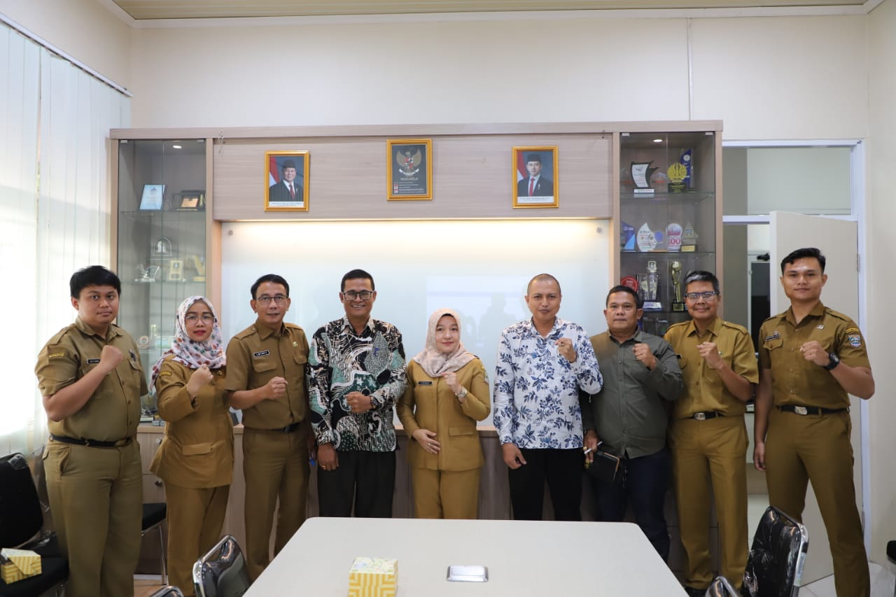 Diskominfotasandi Kota Bekasimenerima kunjungan kerja dari Anggota Komisi I DPRD Kabupaten Pasaman Barat, Sumatera Barat, pada Selasa (21/1/2025). Foto: Ist