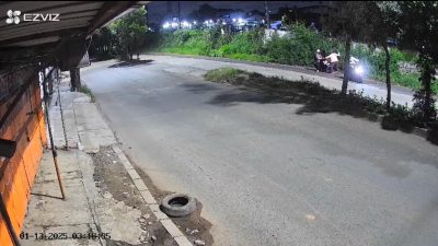 Tangkapan layar CCTV aksi begal di Jalan I Gustri Ngurah Rai, Bintara 14, Kota Bekasi.