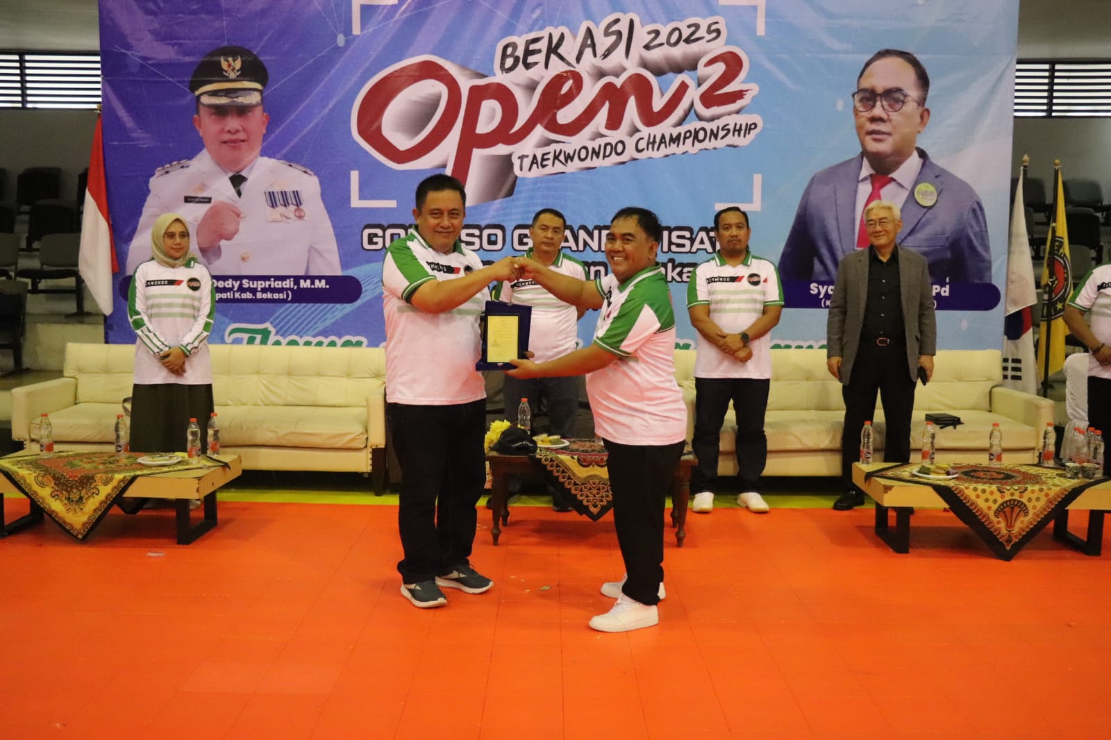 Pj Bupati Bekasi Dedy Supriyadi membuka secara resmi Kejuaraan Taekwondo Indonesia (TI) Bekasi Open Championship 2, di Gedung Oso, Grand Wisata, Kecamatan Tambun Selatan, pada Sabtu, (19/1/2025).