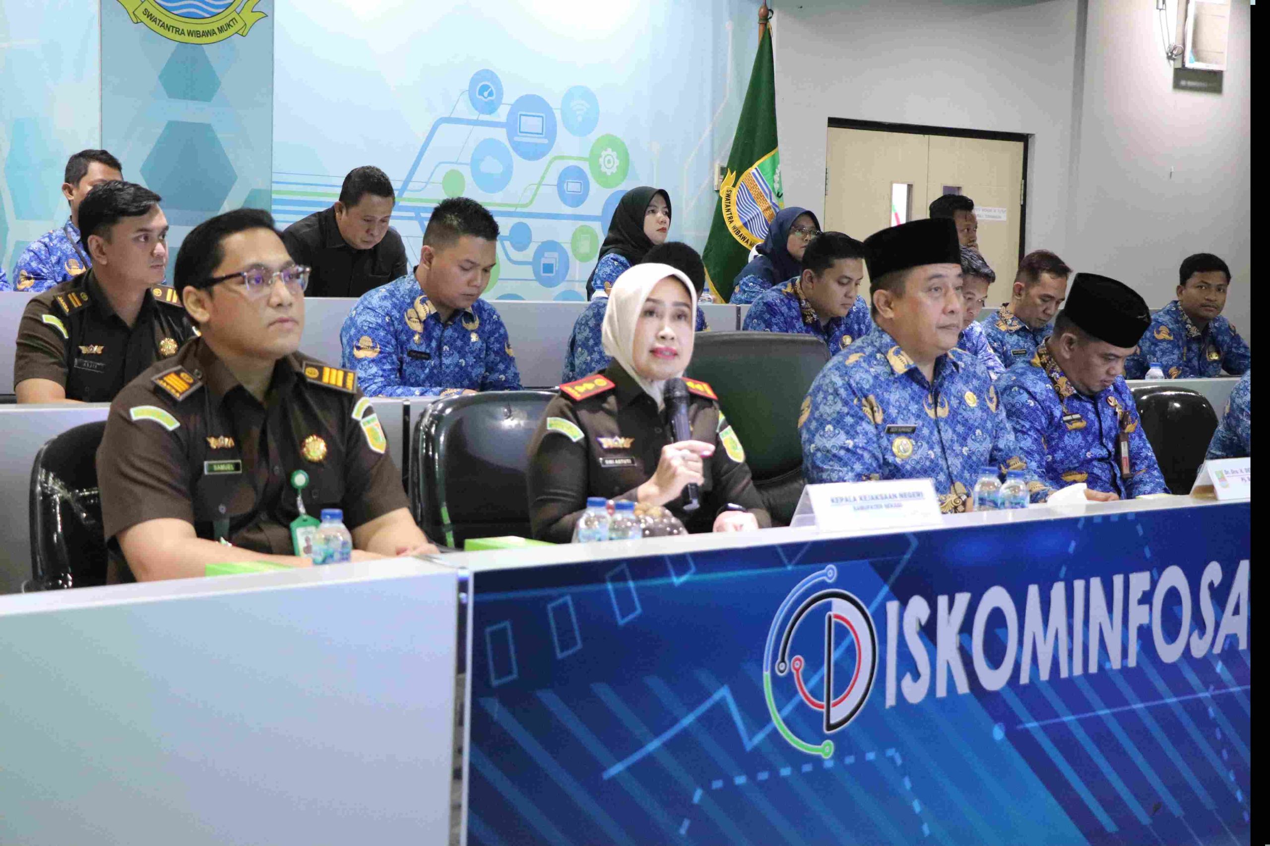 Pj Bupati Bekasi Dedy menghadiri kegiatan Sosialisasi Aplikasi Jaksa Garda Desa, yang diselenggarakan oleh Kejaksaan Negeri Kabupaten Bekasi, berlangsung di Ruang Command Center Diskominfosantik, Cikarang Pusat, Senin (20/01/2025).