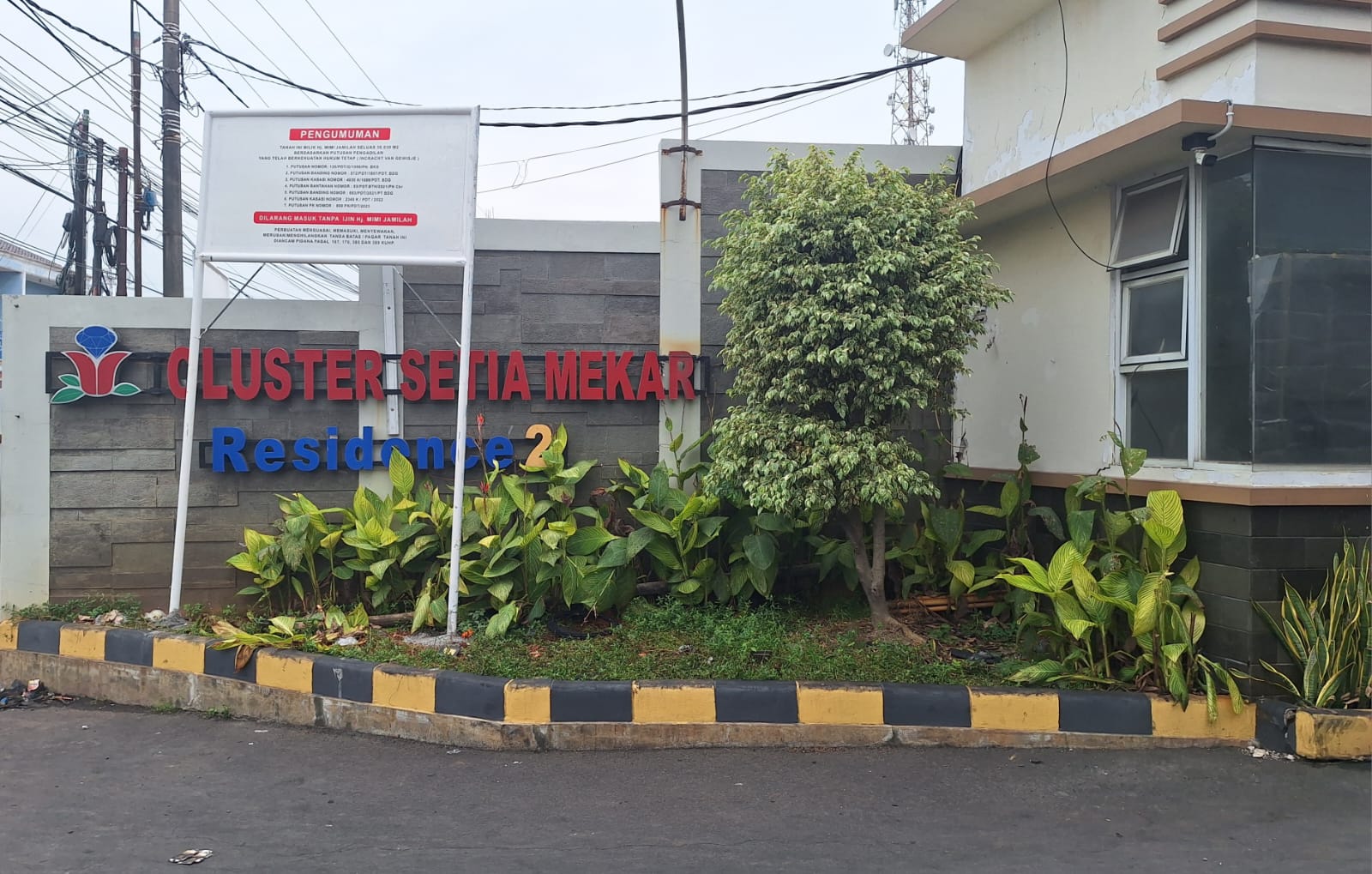 Pengembang perumahan Setia Mekar Residence 2, berinisial AB, dilaporkan ke Polres Metro Bekasi atas dugaan penipuan