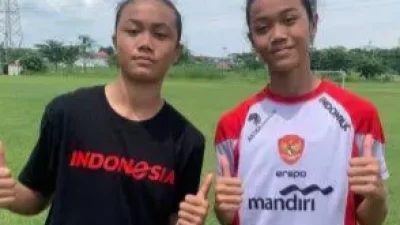 Jazlyn Kayla Firyal dan Jezlyn Kayla Azkah, pelajar 8 SMP Negeri 34 Kota Bekasi dipanggil Timnas U-20 Putri