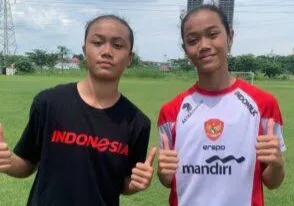 Jazlyn Kayla Firyal dan Jezlyn Kayla Azkah, pelajar 8 SMP Negeri 34 Kota Bekasi dipanggil Timnas U-20 Putri
