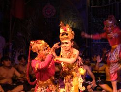 Meluber! Penonton Tari Kecak di Pura Agung Tirta Bhuana Bekasi
