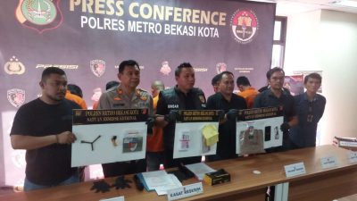 Polres Metro Bekasi Kota melakukan konferensi pers berkaitan dengan aksi pencurian kendaraan bermotor. Foto: Ist