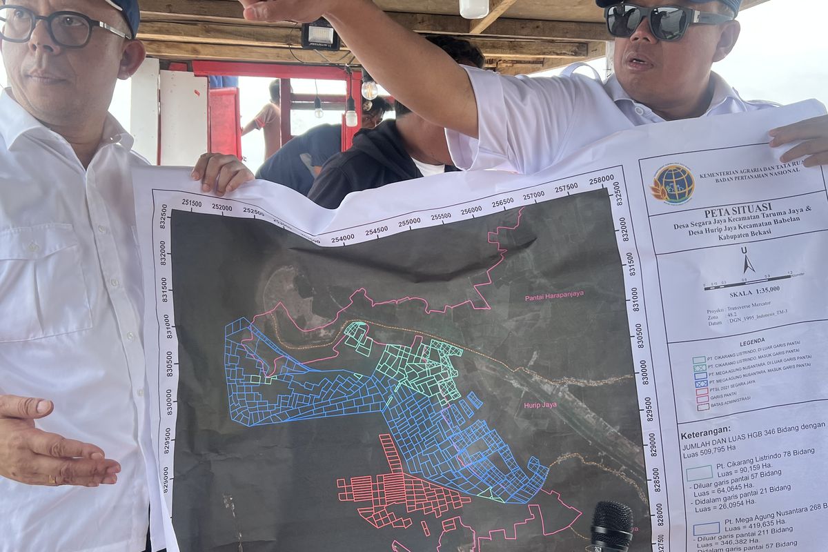 Menteri ATR/Kepala BPN Nusron Wahid meninjau lokasi pagar laut di Perairan Kampung Paljaya, Desa Segarajaya, Kecamatan Tarumajaya, Kabupaten Bekasi, Selasa (4/2/2025). Foto: Kompas.com