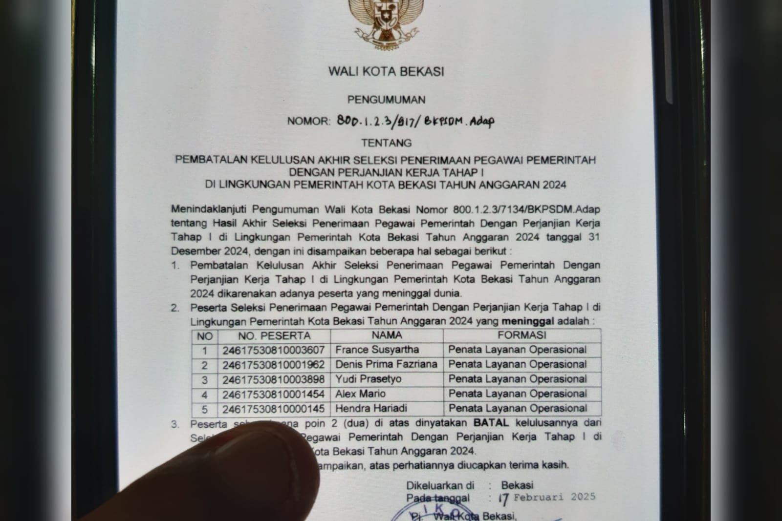Dokumen pengumuman pembatalan seleksi penerimaan PPPK. FOTO: EKO ISKANDAR/RADAR BEKASI