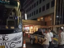 Bus Jadi Sasaran Aksi Vandalisme Suporter Jelang Laga vs Persija di Bekasi, 2 orang Ditangkap