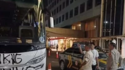 Bus Jadi Sasaran Aksi Vandalisme Suporter Jelang Laga vs Persija di Bekasi, 2 orang Ditangkap