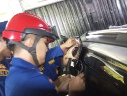 Heboh Balita Terkunci di Dalam Mobil, Disdamkarmat Kota Bekasi Turun Tangan