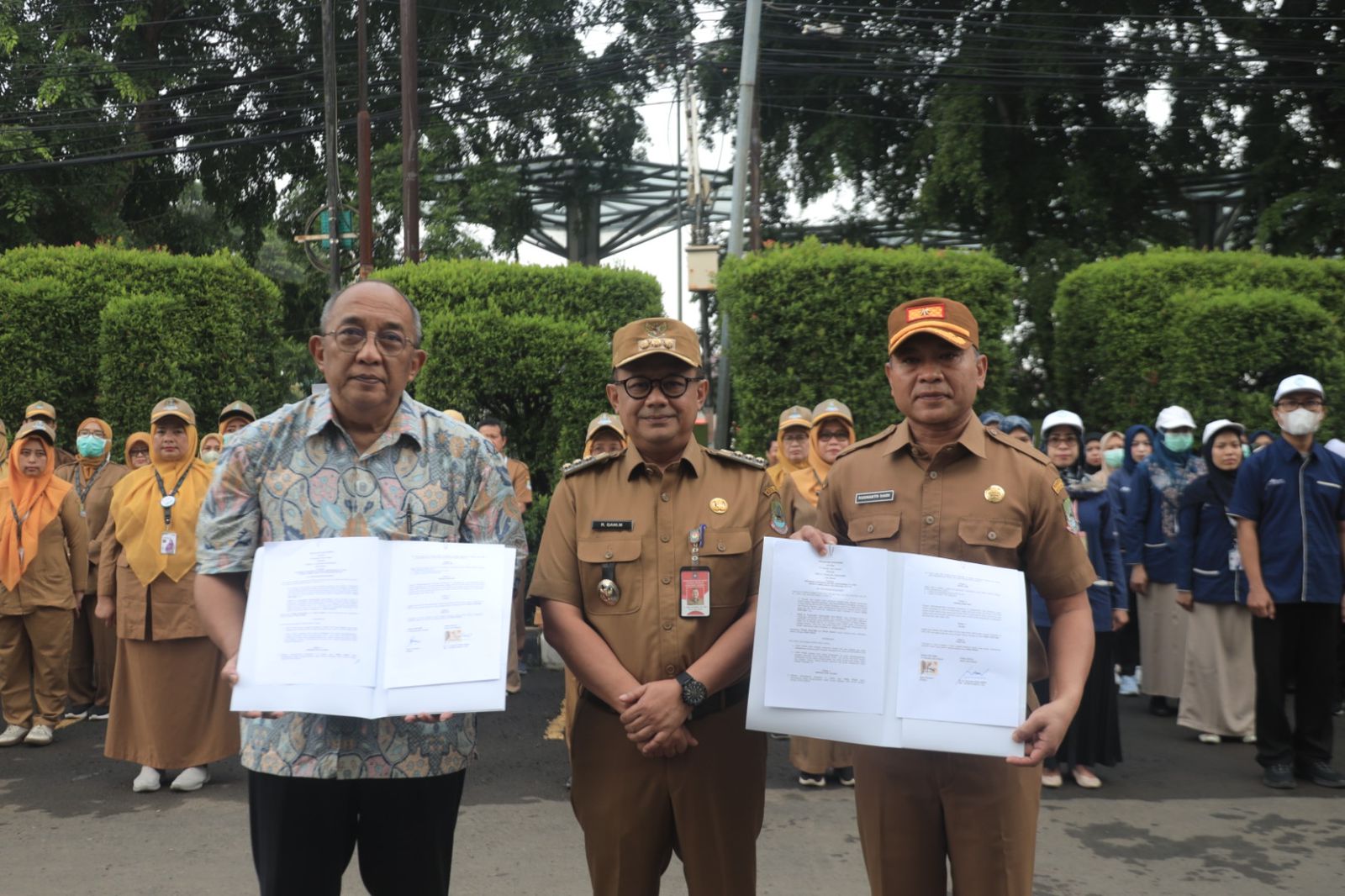 Pj Wali Kota Bekasi, Gani Muhamad bersama dengan Direktur Utama RSUD Kota Bekasi, Kusnanto Saidi. Foto: Ist
