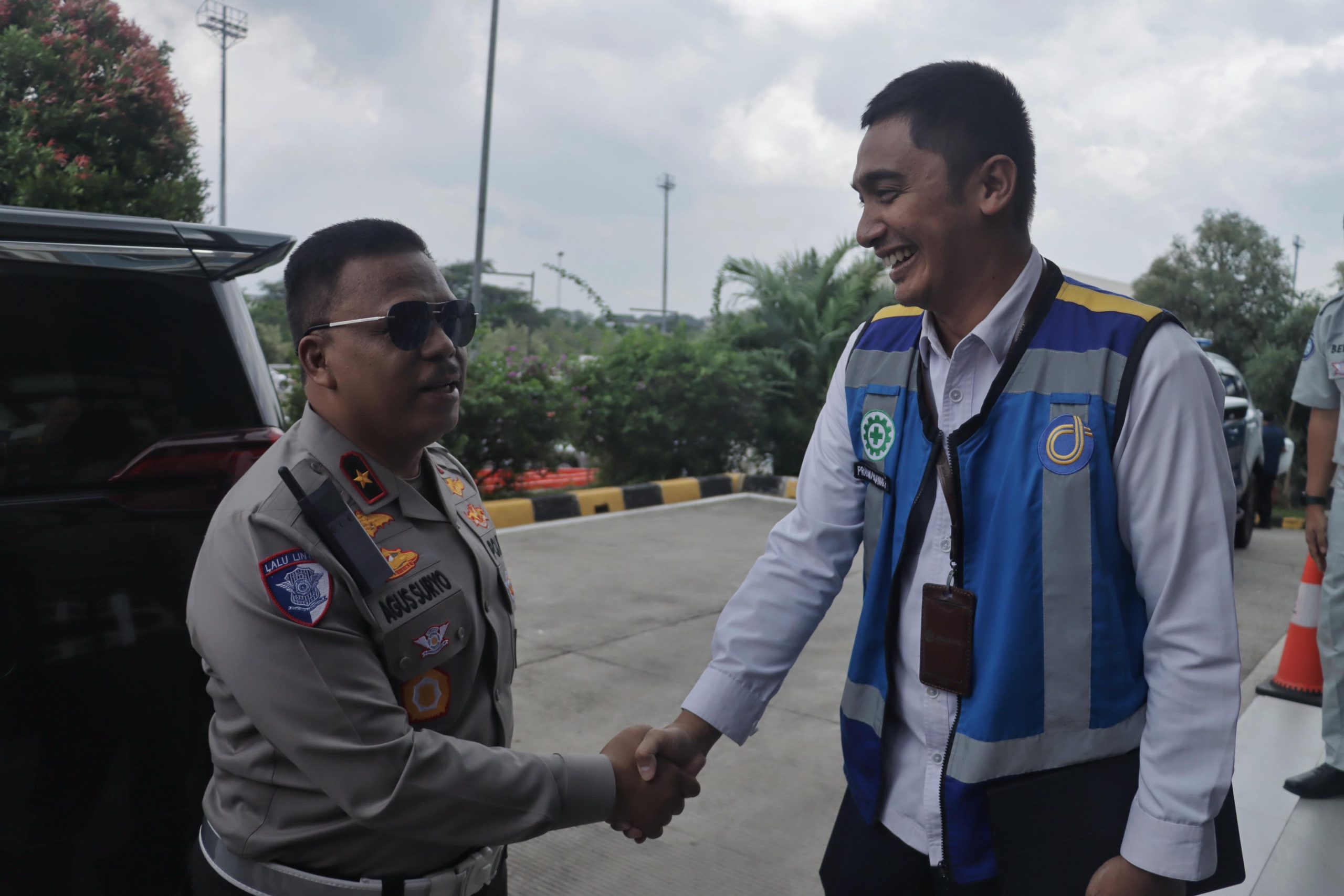 Kakorlantas Polri Irjen Agus Suryonugroho saat meninjau Jalan Tol Jakarta - Cikampek untuk Persiapan Operasi Ketupat Lebaran 2025