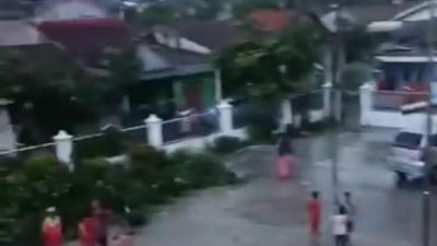 Sejumlah rumah warga rusak akibat diterjang anging puting beliung.