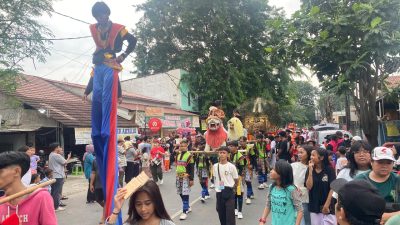 Arak - arakan Cap Go Meh 2025 di Jalan Raya Perjuangan, Kota Bekasi. Foto: Gobekasi.id