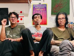 Trio Lesehan: Jason Ranti, Iksan Skuter, dan Bagus Dwi Danto Rilis Debut Single “Siapa yang Tak Pernah”