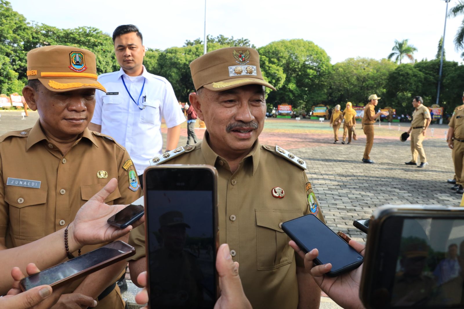 Wakil Wali Kota Bekasi, Abdul Harris Bobihoe usai memimpin apel perdananya di Kompleks Pemkot Bekasi, Senin (24/2/2025). Foto: Ist