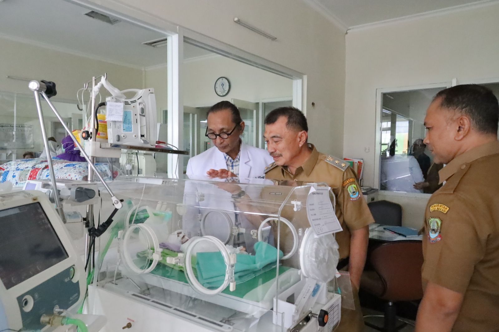 Wakil Wali Kota Bekasi Abdul Harris Bobihoe meninjau layanan kesehatan yang ada di RSUD Chasbullah Abdulmadjid.