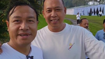 Rinto Wardana Samaloisa, Bupati Mentawai, Provinsi Sumatra Barat bersama Wali Kota Bekasi Tri Adhianto.