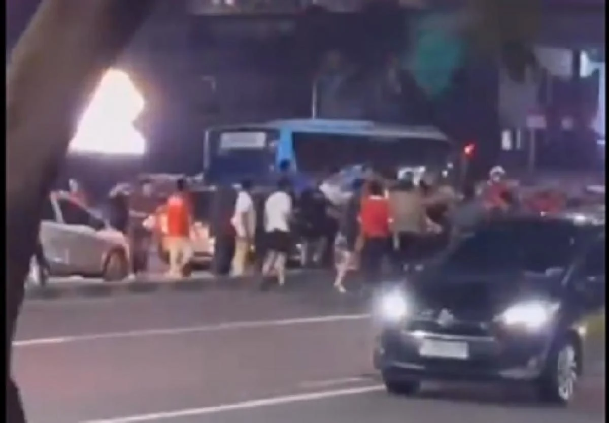 Bentrokan di suporter usai laga Persija vs Persib di Jalan Ahmad Yani, Kota Bekasi