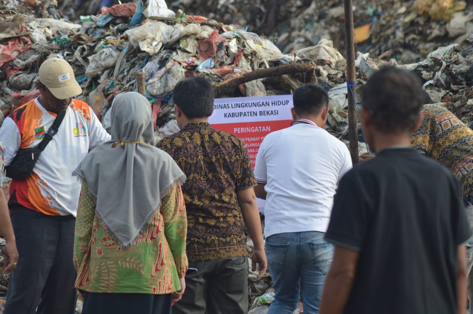 Penyegelan TPA Ilegal oleh DLH Kabupaten Bekasi