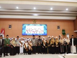 Pj Bupati Bekasi Buka Wisuda Akbar Tahfiz Angkatan Pertama Tahun 2025