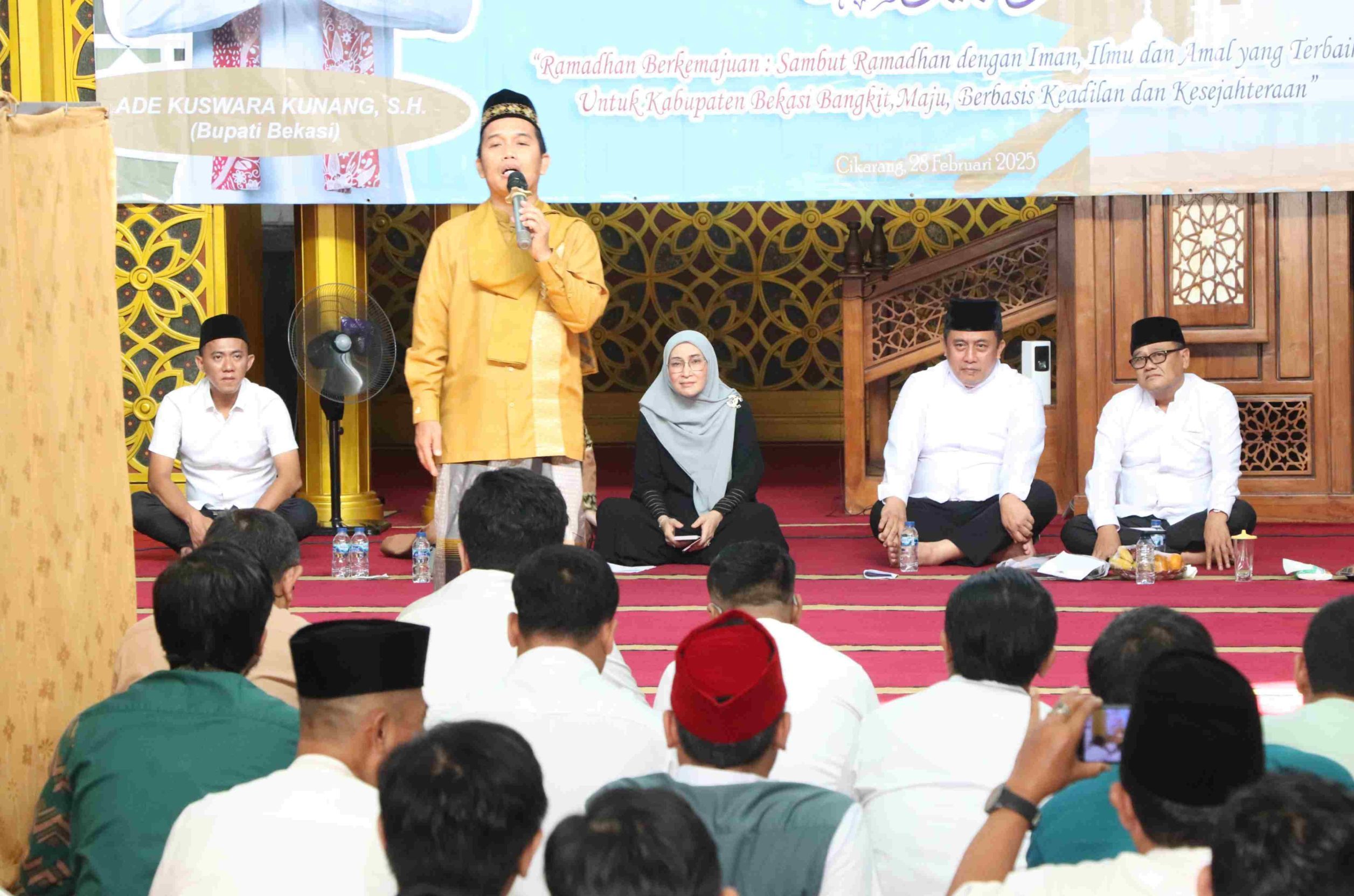 Sekretaris Daerah Kabupaten Bekasi Dedy Supriyadi menghadiri kegiatan Tarhib Ramadhan Tingkat Kabupaten Bekasi Tahun 2025, bertempat di Masjid Agung Nurul Hikmah Kompleks Pemkab Bekasi Cikarang Pusat, Jum'at (28/02/2025).