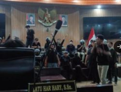 Massa Tak Dikenal Vandalisme Gedung DPRD Kota Bekasi, Ruang Paripurna Dirusak