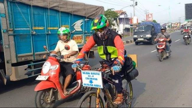 Sandi Setiawan, Pria yang Mudik dengan Sepeda dari Bekasi ke Gunungkidul. FOTO: IST
