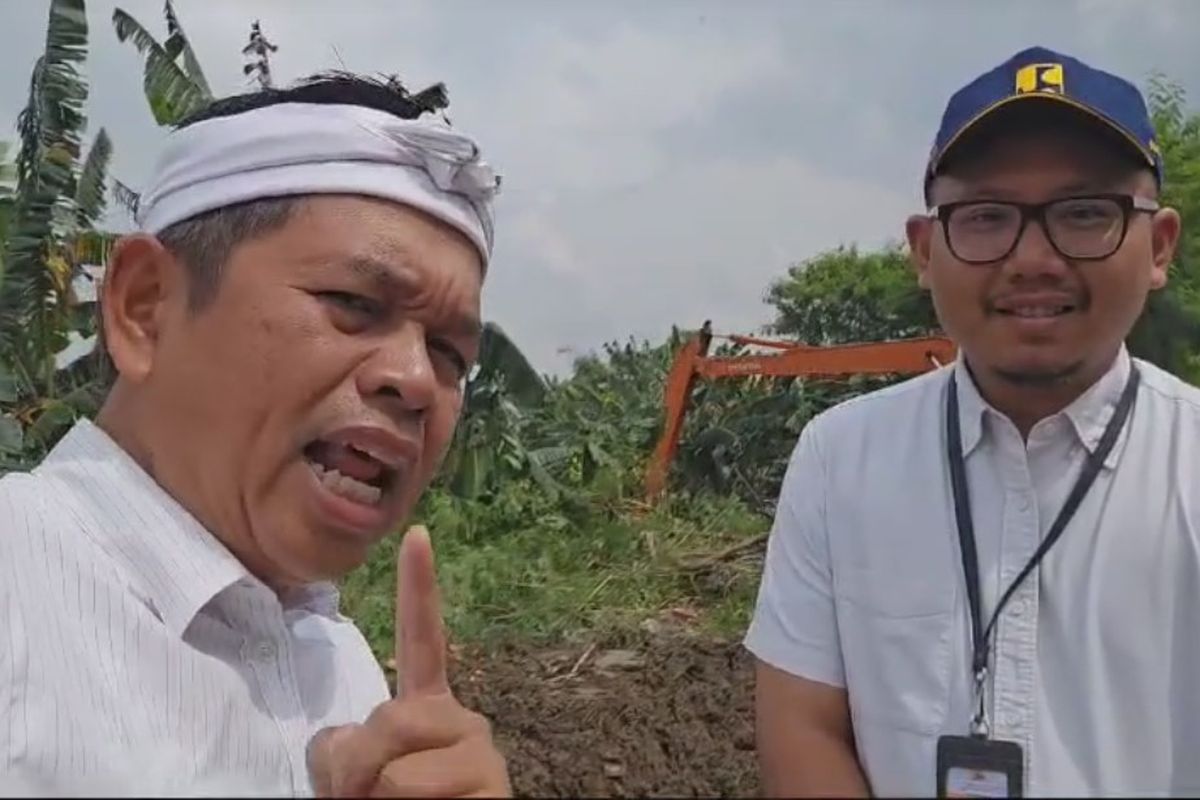 Gubernur Jawa Barat, Dedi Mulyadi, menemukan fakta mengejutkan saat meninjau bantaran Kali Bekasi untuk memantau proses pelebaran sungai., Senin (10/3/2025). Foto tangkapan layar