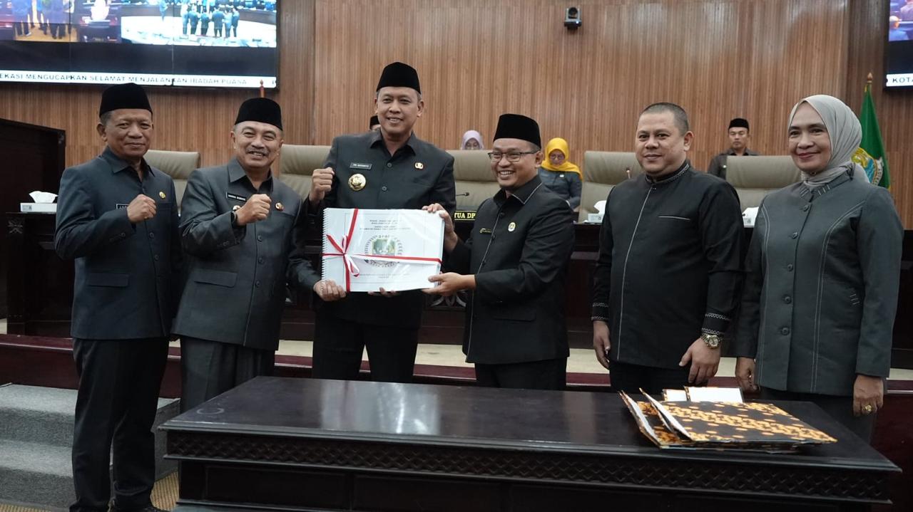DPRD-Pemkot Bekasi menetapkan tiga Peraturan Daerah (Perda) baru serta melakukan perubahan pada Program Pembentukan Peraturan Daerah (Propemperda) Tahun 2025-Dok. DPRD Kota Bekasi